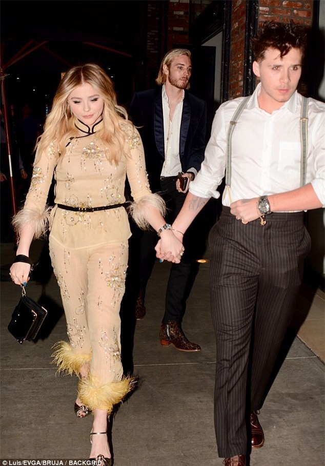 Thật khó tin Brooklyn Beckham chỉ mới 18 tuổi với hình ảnh già chát này! - Ảnh 5.
