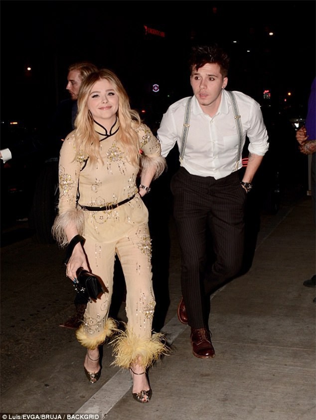 Thật khó tin Brooklyn Beckham chỉ mới 18 tuổi với hình ảnh già chát này! - Ảnh 7.