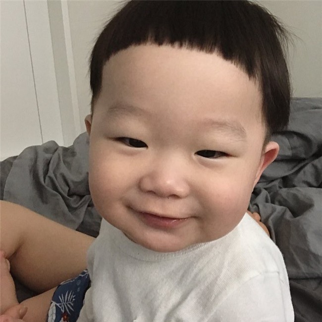 Cậu nhóc bụng tấn công, mông phòng thủ bất ngờ nổi tiếng vì quá dễ thương - Ảnh 5.