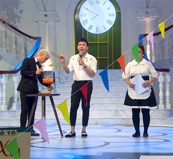 Sơ mi trắng 5 con kiến từng được Trấn Thành mặc cực đẹp, rơi vào tay trung vệ Bùi Tiến Dũng lại thành ra thế này!-4