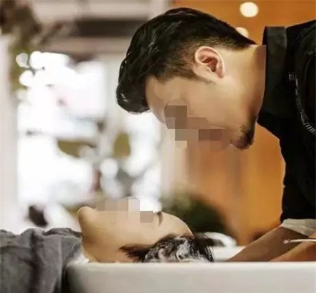 ‘Hí hửng’ đi làm tóc đẹp đón Tết, người phụ nữ nhận cái kết không ngờ - Ảnh 1.