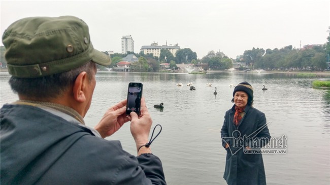 Canh giữ 24/24h, mất thiên nga là mất Tết