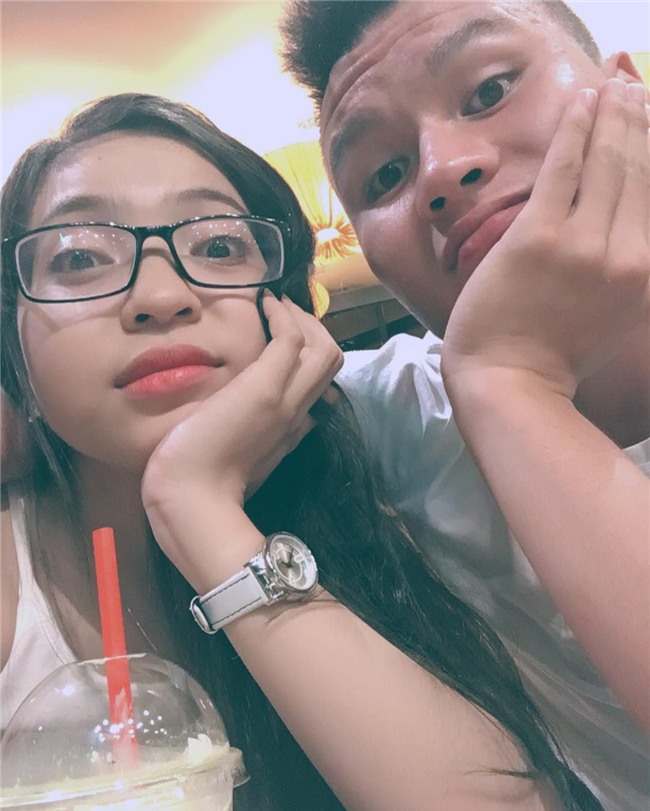 Ở bên bạn gái, cầu thủ quốc dân Quang Hải thay đổi 180 độ thành mèo ngoan-3