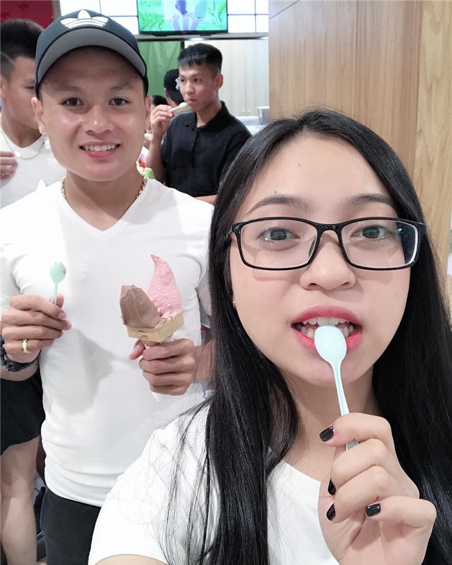 Ở bên bạn gái, cầu thủ quốc dân Quang Hải thay đổi 180 độ thành mèo ngoan-13