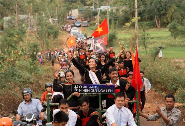 Tròn một tháng đội vương miện, HHen Niê phá lời nguyền hoa hậu thị phi sau đăng quang-10