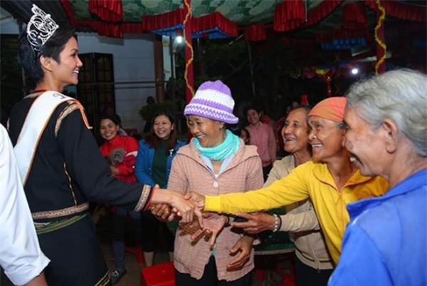 Tròn một tháng đội vương miện, HHen Niê phá lời nguyền hoa hậu thị phi sau đăng quang-12