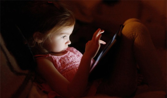 Mạng xã hội và các thiết bị di động được cho là đang để lại hậu quả xấu cho sức khoẻ người dùng, đặc biệt là đối tượng trẻ em.