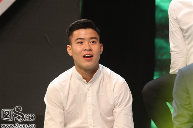 Dàn cầu thủ U23 diện sơ mi trắng chuẩn soái ca, liên tục được fan nữ tỏ tình tại Hà Nội-12