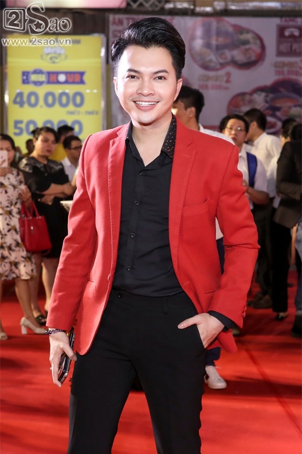 Hoài Linh mặc áo thun mang dép lê lạc lõng giữa sự kiện-13