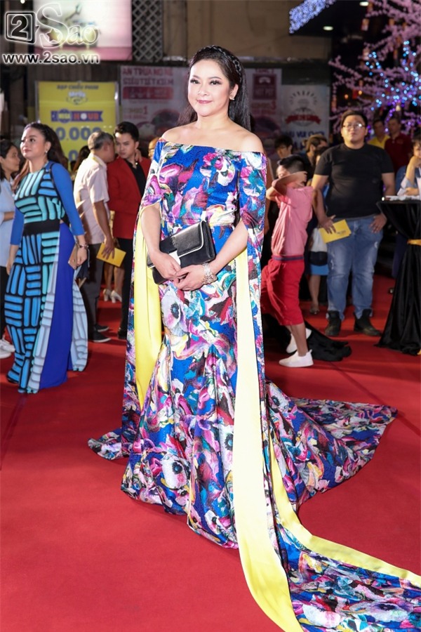 Hoài Linh mặc áo thun mang dép lê lạc lõng giữa sự kiện-4