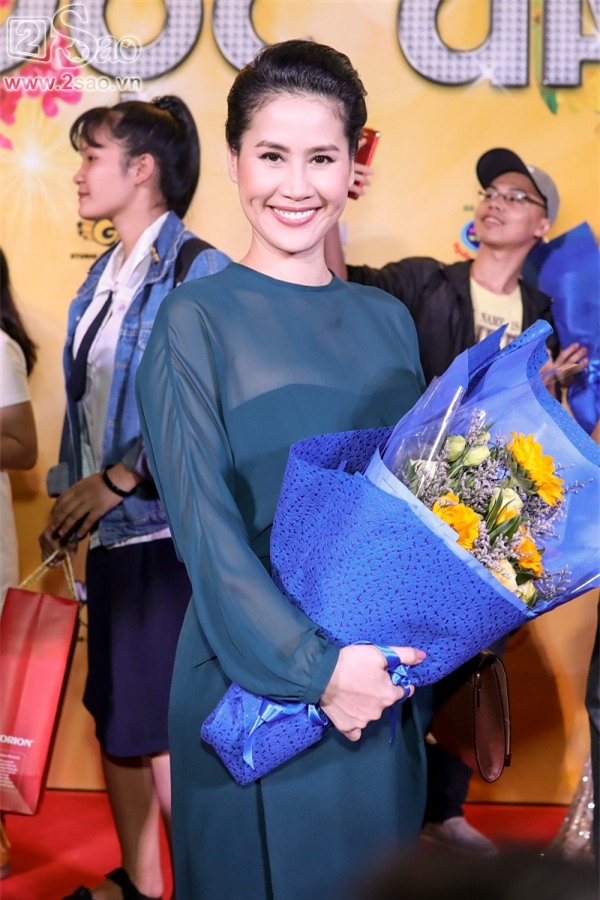 Hoài Linh mặc áo thun mang dép lê lạc lõng giữa sự kiện-7
