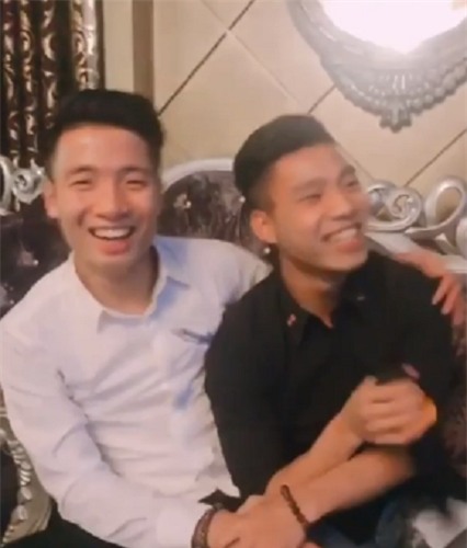 Đứng hình Bùi Tiến Dũng, Văn Thanh...đẹp như soái ca, hát cực hay