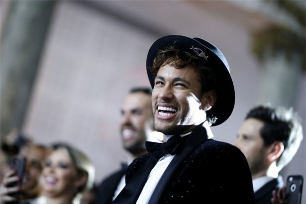 Bức ảnh xuất thần của Neymar trong tiệc sinh nhật được ví như đại tiệc Hoàng gia - Ảnh 3.