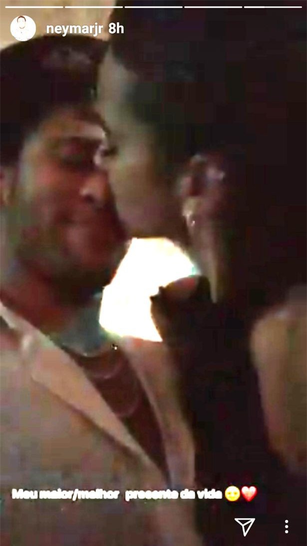 Bức ảnh xuất thần của Neymar trong tiệc sinh nhật được ví như đại tiệc Hoàng gia - Ảnh 6.