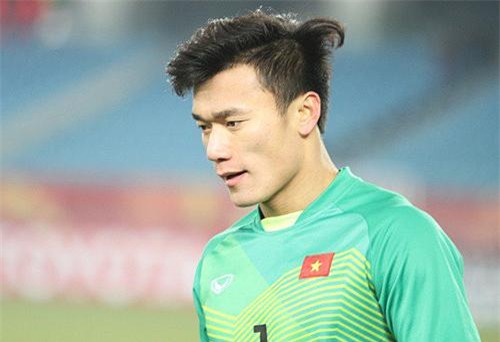 choang voi muc luong hien tai cua thu mon bui tien dung - 1