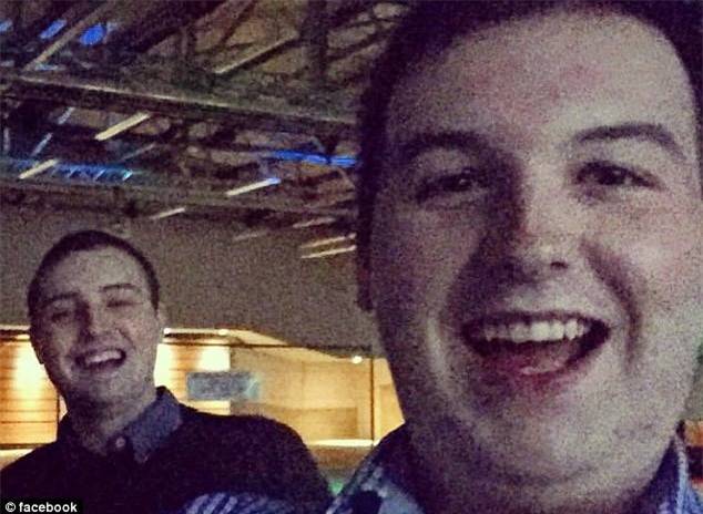 Nông dân phát hiện ra hổ trong chuồng bò, cảnh sát vũ trang ập tới nơi thì ngớ người khi thấy con hổ - Ảnh 2.