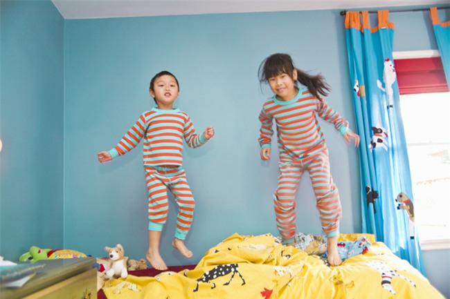 Để con không mè nheo, lề mề lúc ngủ dậy, bố mẹ tuyệt đối không nên làm những điều này trước khi con đi ngủ - Ảnh 3.