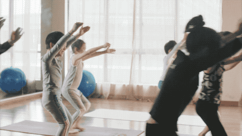 Ông thầy Yoga nhí, mới 7 tuổi đã nhận được thu nhập khủng đến hàng trăm triệu đồng - Ảnh 6.