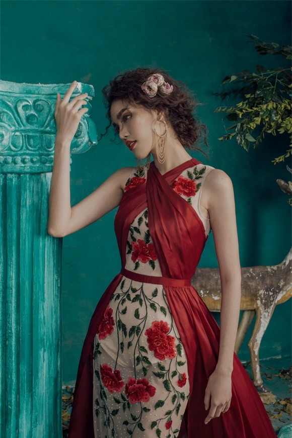 Siêu mẫu lan khuê,lan khuê đẹp khác lạ,hoa khôi lan khuê