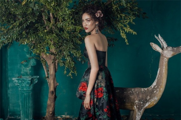 Siêu mẫu lan khuê,lan khuê đẹp khác lạ,hoa khôi lan khuê