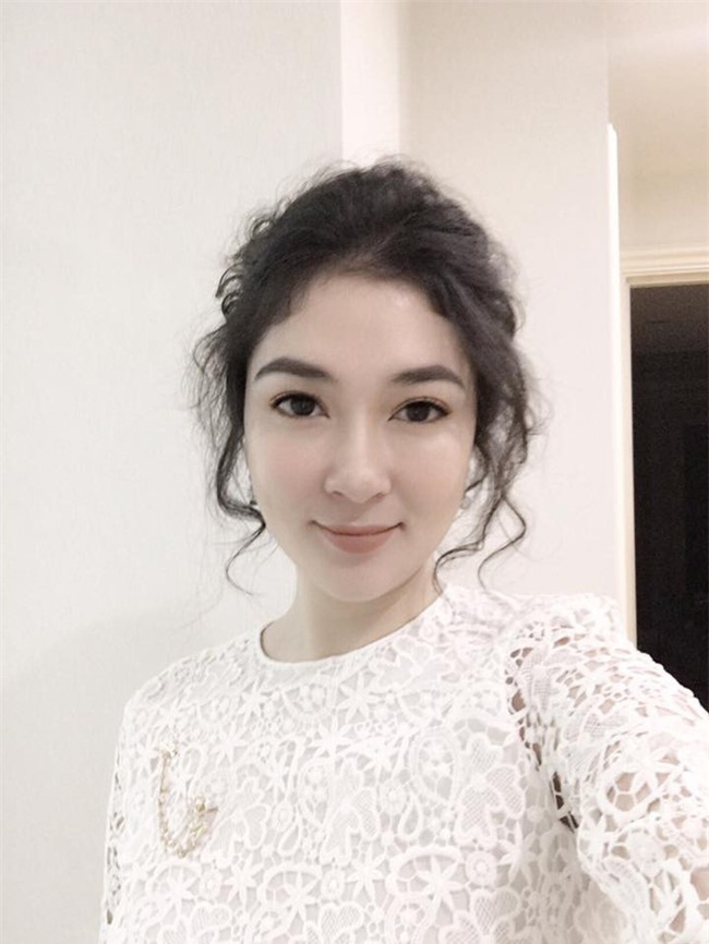 Tái xuất sau 13 năm đăng quang, có ai nhận ra Hoa hậu Nguyễn Thị Huyền với chiếc cằm dài khác lạ này - Ảnh 4.