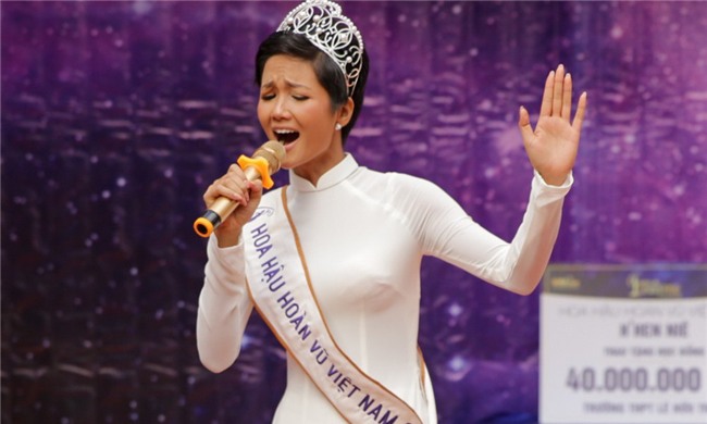 Giọng hát của 3 đời Hoa hậu Hoàn vũ Việt Nam gây ngạc nhiên không kém nhan sắc!-1