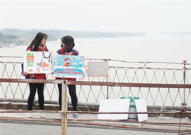 Thanh niên Hà thành kêu gọi Thả cá đừng thả túi nilon - Ảnh 7.