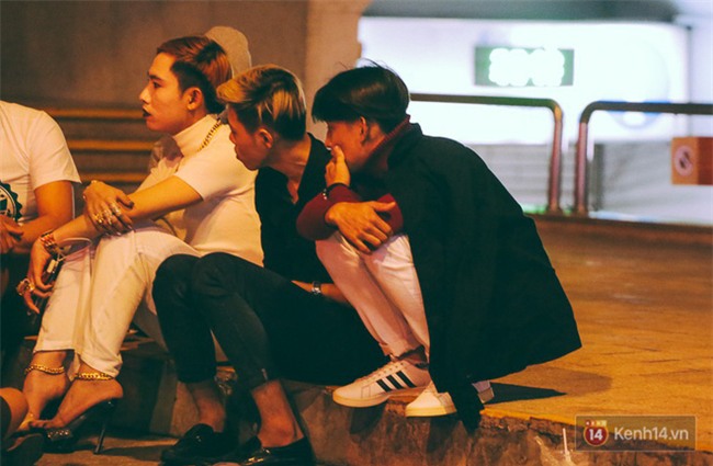 Chùm ảnh: Sài Gòn xuống 20 độ C kèm gió lạnh, người dân co ro khi đêm về - Ảnh 21.