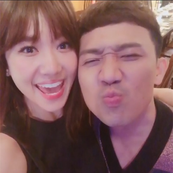 50 sắc thái của Trấn Thành khi được Hari Won âu yếm trước máy quay-10