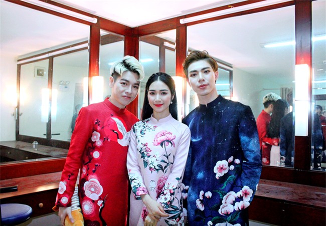 Quỳ với màn vũ đạo như chém trái cây của Đức Phúc khi diễn cùng gia đình Hoa dâm bụt-4