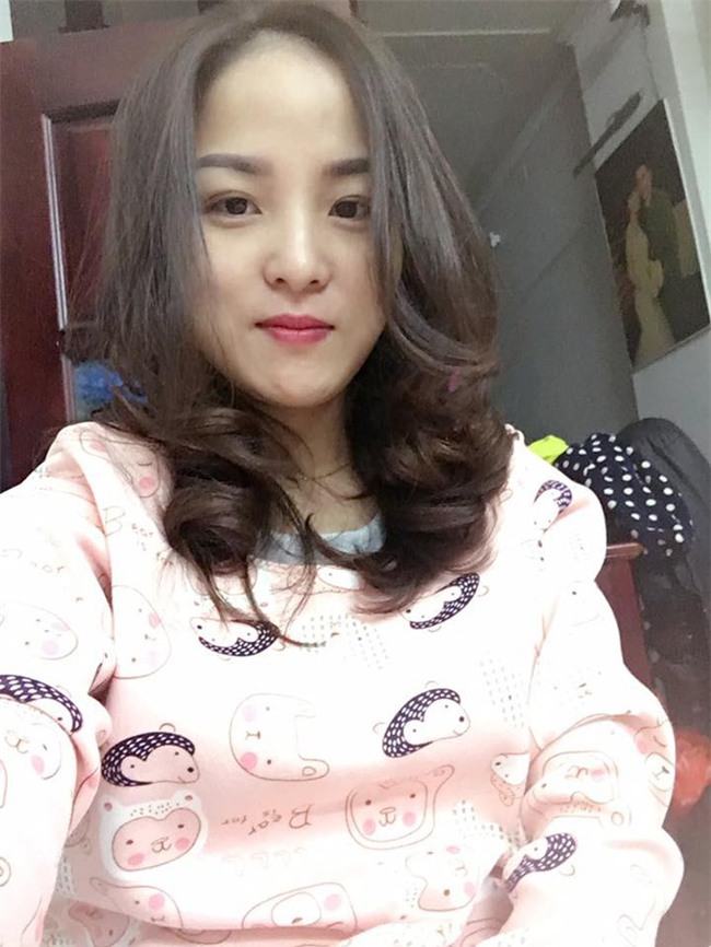 Ai bảo ở cữ là luộm thuộm xấu xí, nhìn những bà đẻ khoe tóc mới đón Tết này mà đi làm đẹp ngay thôi - Ảnh 2.