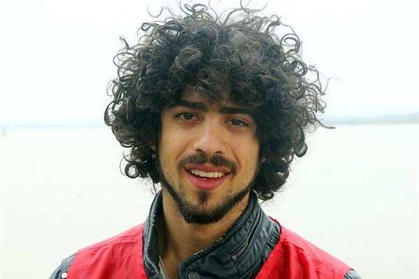 chang trai tay nhat rac va tui nilon lam sach moi truong trong ngay tet ong cong ong tao - 2