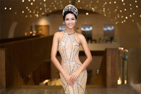 H’Hen Niê xuất hiện tựa ‘nữ thần’ với váy áo xuyên thấu gợi cảm tại sự kiện - Ảnh 5.