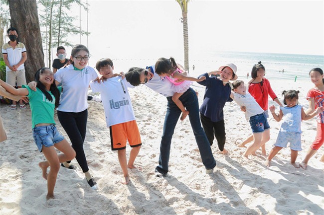 Hoa hau H'hen Nie phu nhan tin don bi Pham Huong lan at hinh anh 3