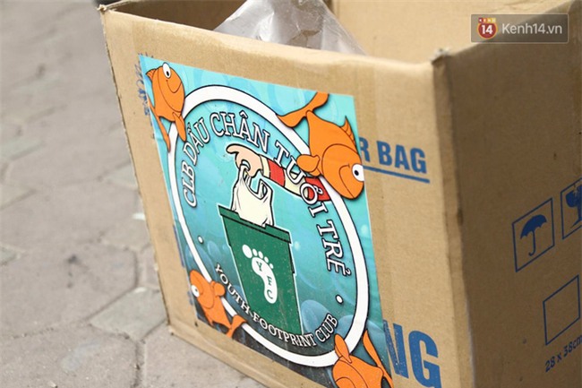 Clip: Cá chép tiễn Táo quân vừa bơi tới cầu Diễn đã bị chích điện lôi lên bờ - Ảnh 10.