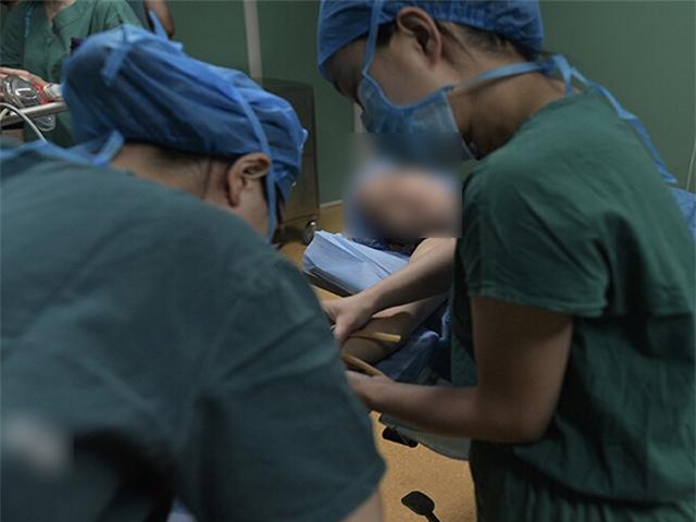 nang nguc len 700cc, co nang nay chinh thuc so huu vong 1