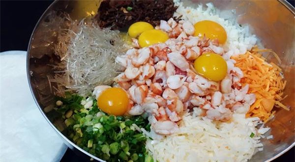 Bà mẹ Cần Thơ bày cách làm nem rán giòn và trữ đông nem ngày Tết-2