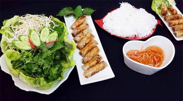 Bà mẹ Cần Thơ bày cách làm nem rán giòn và trữ đông nem ngày Tết-4