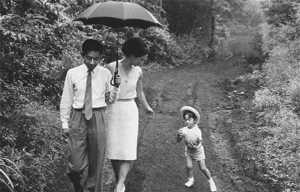 co gai thuong dan mot buoc thanh hoang hau nhat, khien hoang gia "nao loan" voi cach day con - 4