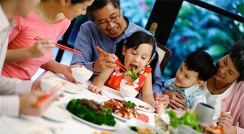 Cách xử lý ngộ độc thực phẩm tại nhà trong ngày Tết-2