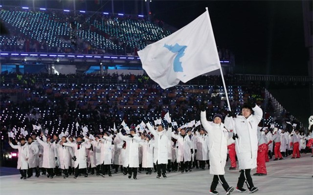 Đoàn thể thao Hàn Quốc và Triều Tiên diễu hành chung dưới lá cờ bán đảo Triều Tiên