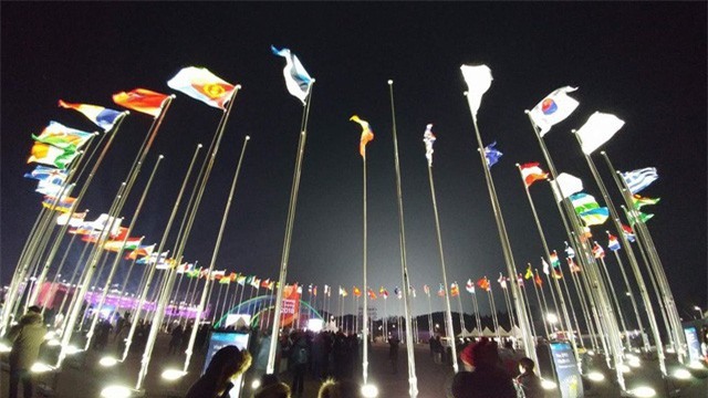 Có tổng cộng 2952 vận động viên từ 92 quốc gia/lãnh thổ thành viên Hội đồng Olympic quốc tế tham gia thi đấu ở 15 môn thể thao ở giải đấu này