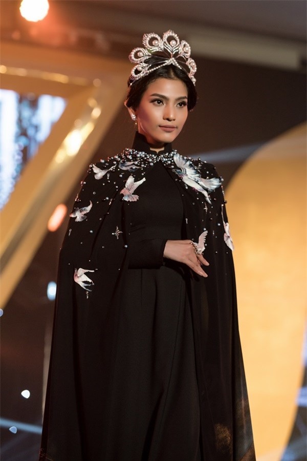 Vương miện Hoa hậu Hoàn vũ có gì tuyệt tác khiến mỹ nhân Việt thi nhau dùng hàng nhái?-6