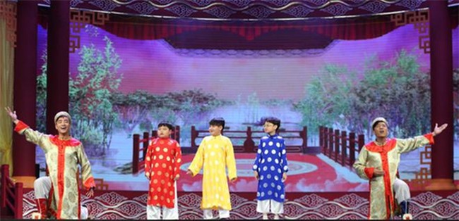 lo canh van dung khoc loc tham thiet, bi keo le di trong tao quan 2018 - 13