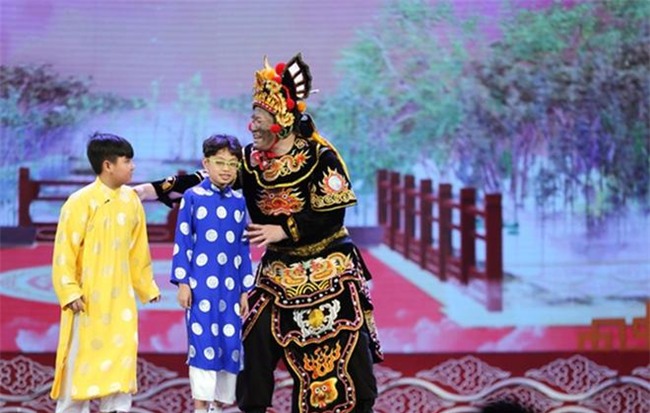 lo canh van dung khoc loc tham thiet, bi keo le di trong tao quan 2018 - 15