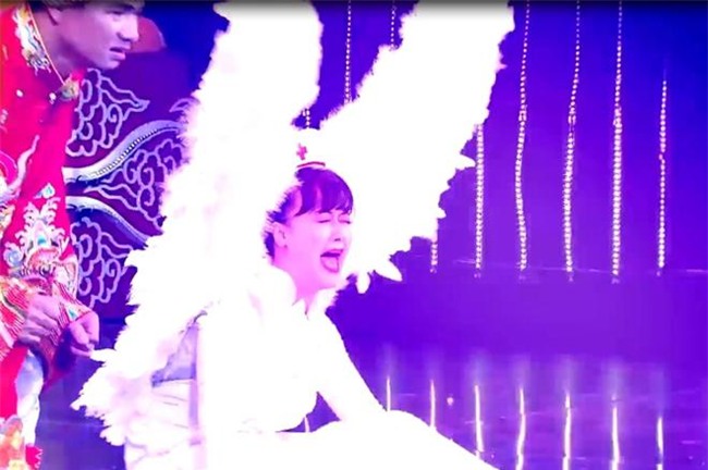 lo canh van dung khoc loc tham thiet, bi keo le di trong tao quan 2018 - 2