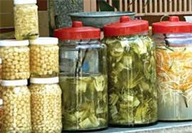 Tác hại khôn lường nếu ăn quá nhiều dưa, hành muối trong ngày Tết-1