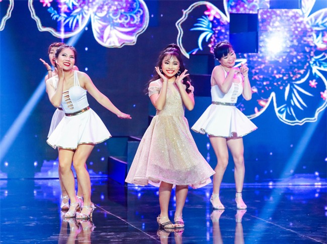 Phương Mỹ Chi diện váy áo điệu đà, khoe vũ đạo điêu luyện trên sân khấu - Ảnh 1.