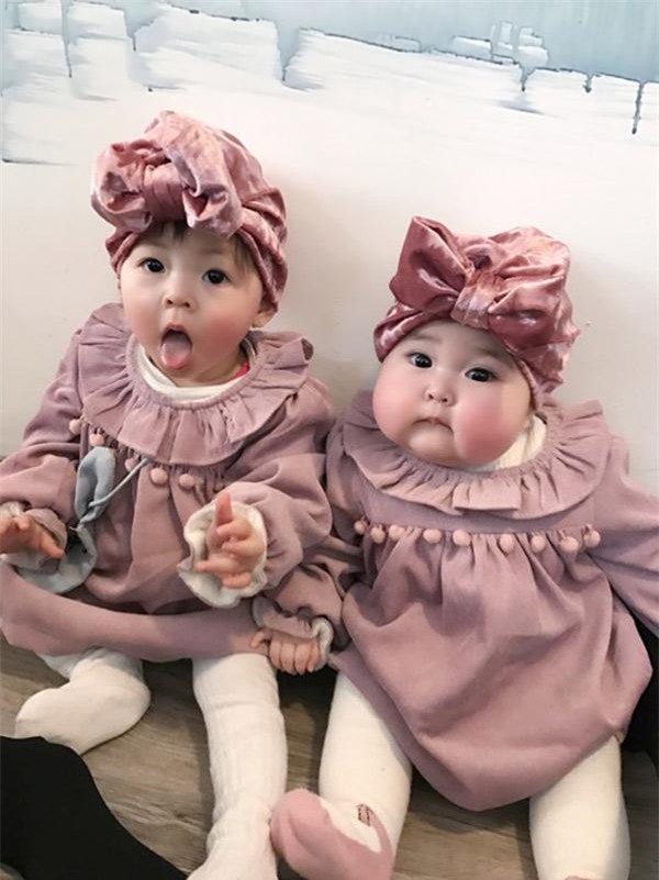 be gai ha noi cu ra pho la moi nguoi len chup anh vi doi ma "banh bao" sieu doc - 3