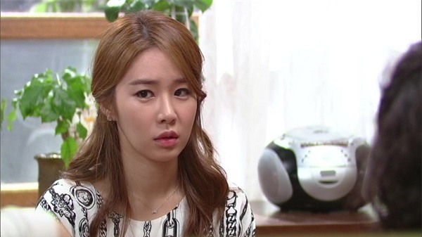 Năm nay nhà tôi sẽ mất Tết nếu trả tiền cho chị chồng lật lọng